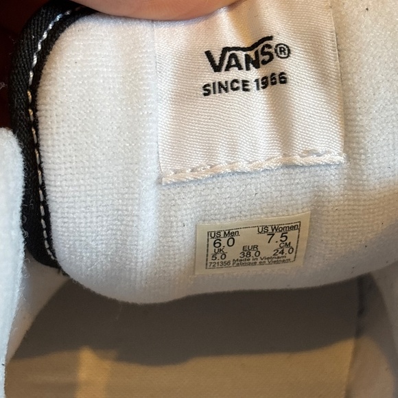 NWOT Vans ‘Knu Skool’ suede sneaker - Picture 4 of 6